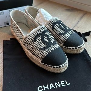 CHANEL espadrilles Size 37 black/beige